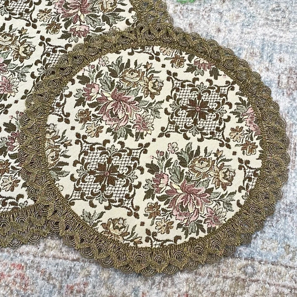 Vintage table toppers